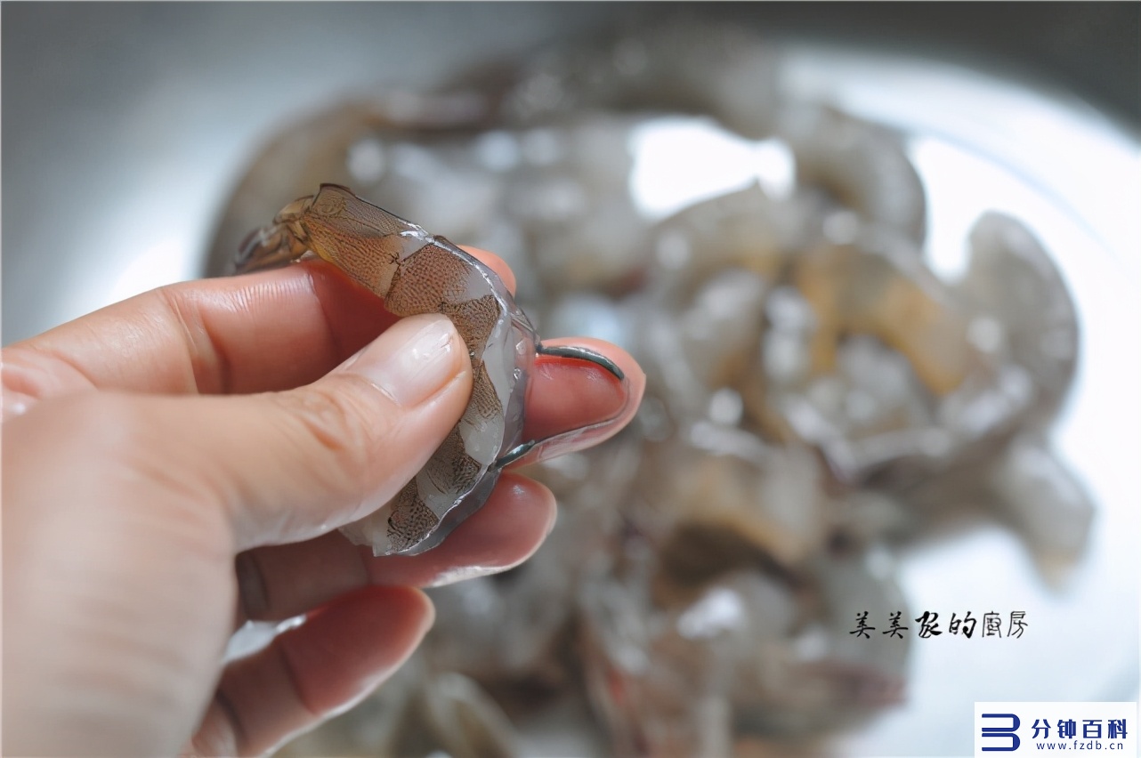 基围虾做法,基围虾做法大全家常插图5 基围虾别总清蒸啦!我家儿子最爱的做法,细嫩入味,比炸的香